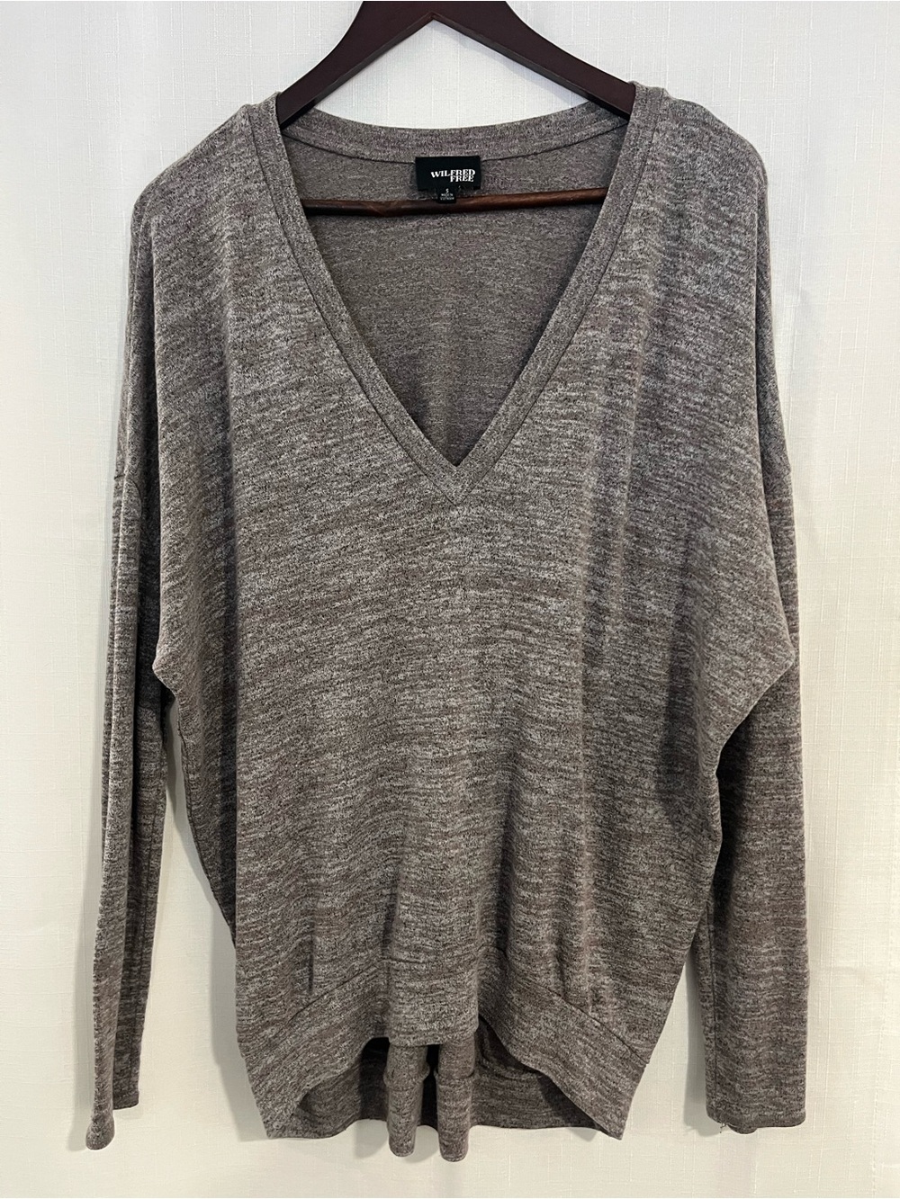 Wilfred Men's V-Neck Sweater in Heather Gray